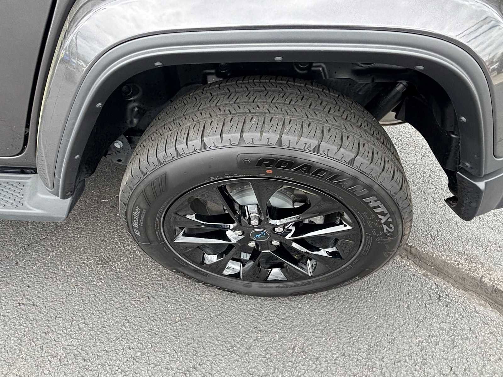 Used 2025 Jeep Wrangler Sahara image 9