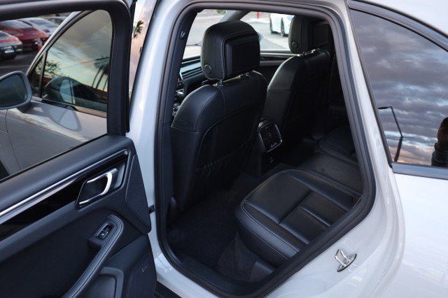 Used 2023 Porsche Macan S image 40