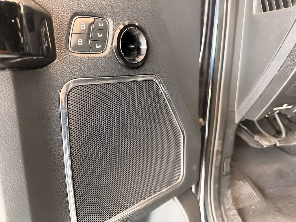 Used 2021 Ford F250 Lariat w/ Lariat Ultimate Package AWD/4WD image 9