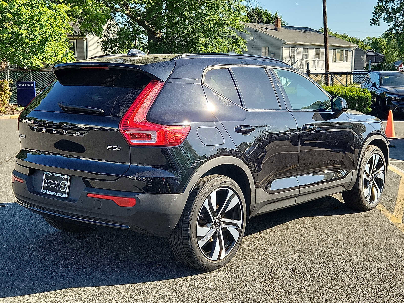 Certified 2023 Volvo XC40 B5 Plus w/ Climate Package AWD/4WD image 6