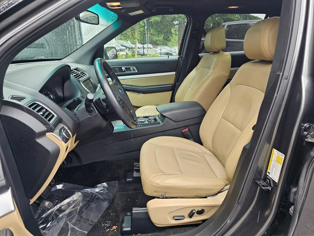 Used 2016 Ford Explorer XLT w/ Equipment Group 202A AWD/4WD image 23