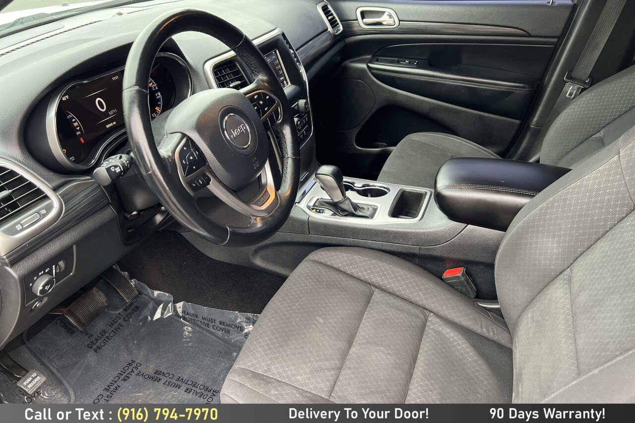 Used 2019 Jeep Grand Cherokee Laredo w/ Security & Convenience Group AWD/4WD image 11