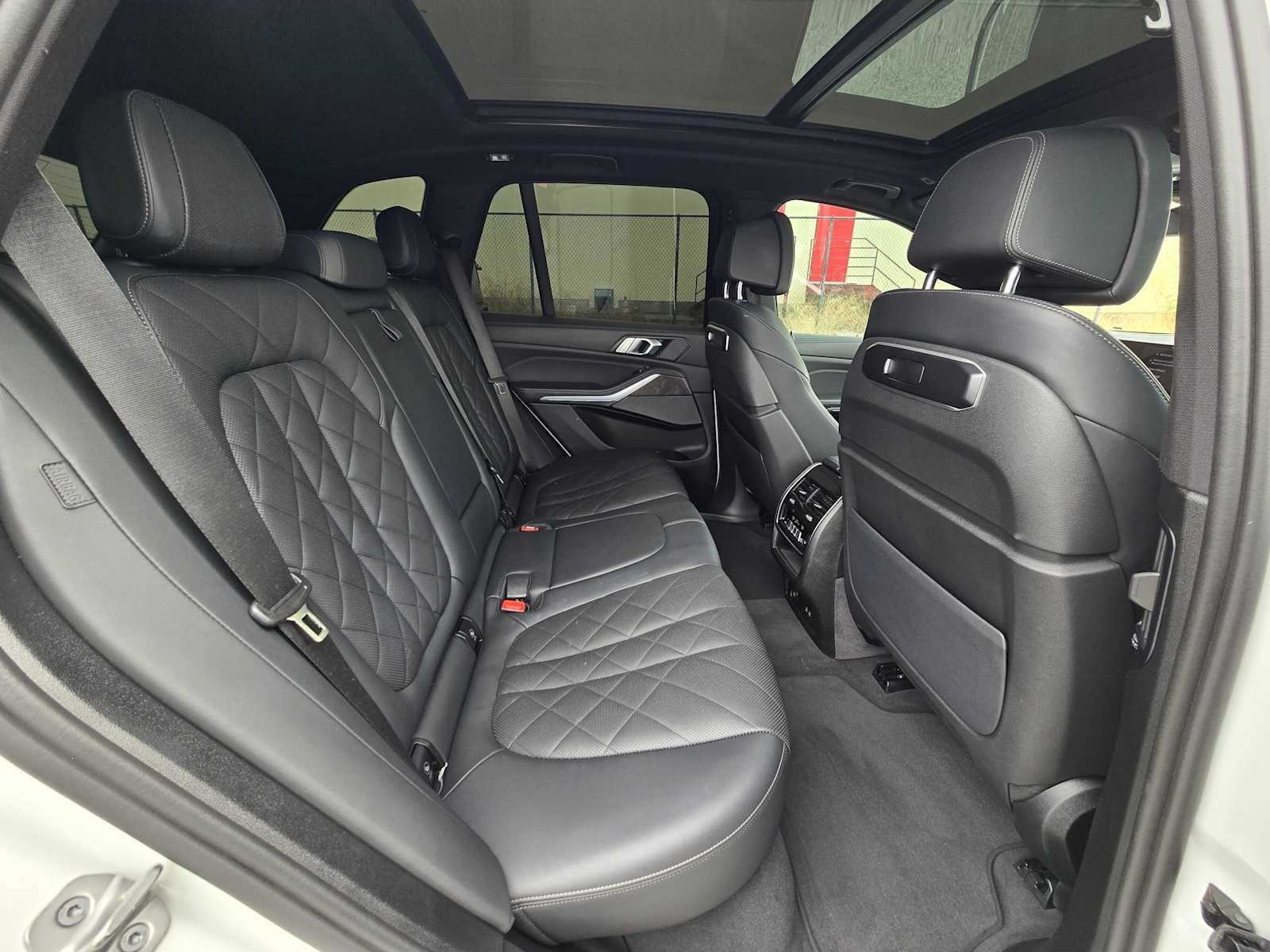 Used 2025 BMW X5 xDrive40i AWD/4WD image 12
