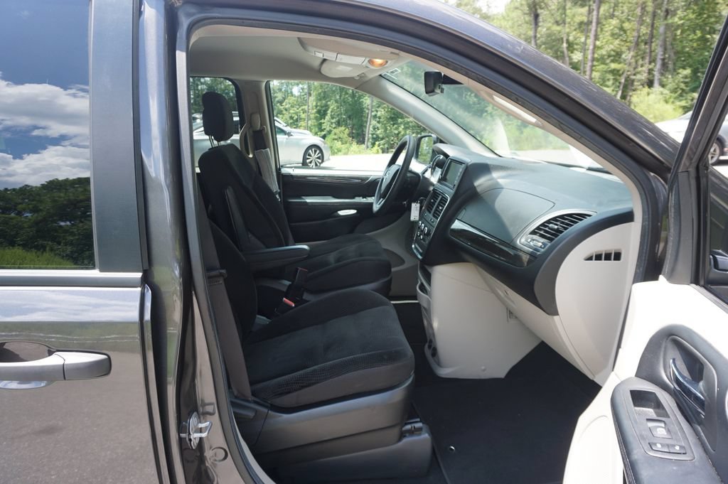 Used 2019 Dodge Grand Caravan SE FWD image 15