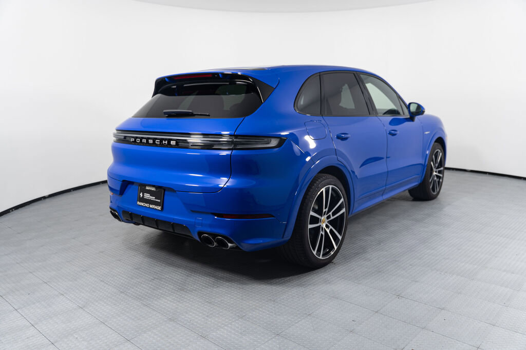 Used 2024 Porsche Cayenne E-Hybrid image 5