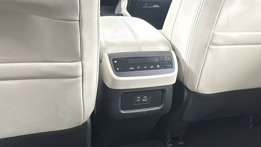 Used 2025 Nissan Pathfinder SL image 38