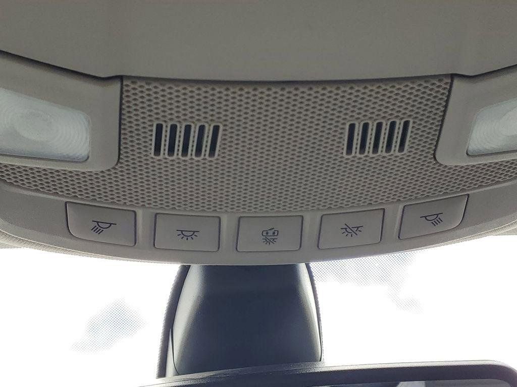 Used 2020 Ford Fusion SE image 19