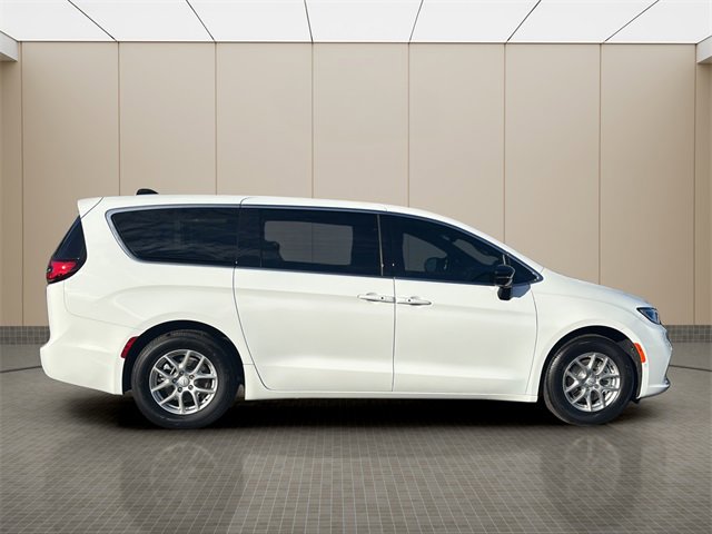 New 2026 Chrysler Pacifica Select image 6