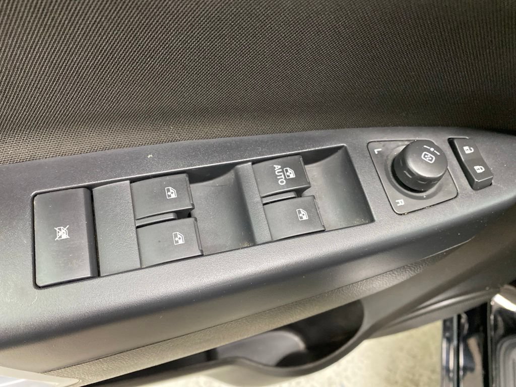 Used 2015 Chevrolet Captiva Sport LT FWD image 26
