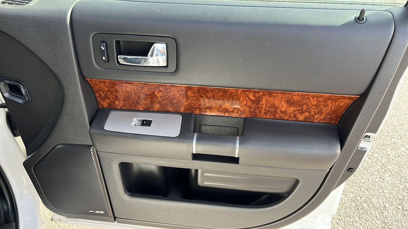 Used 2011 Ford Flex Limited w/ Rapid Spec Order Code image 17