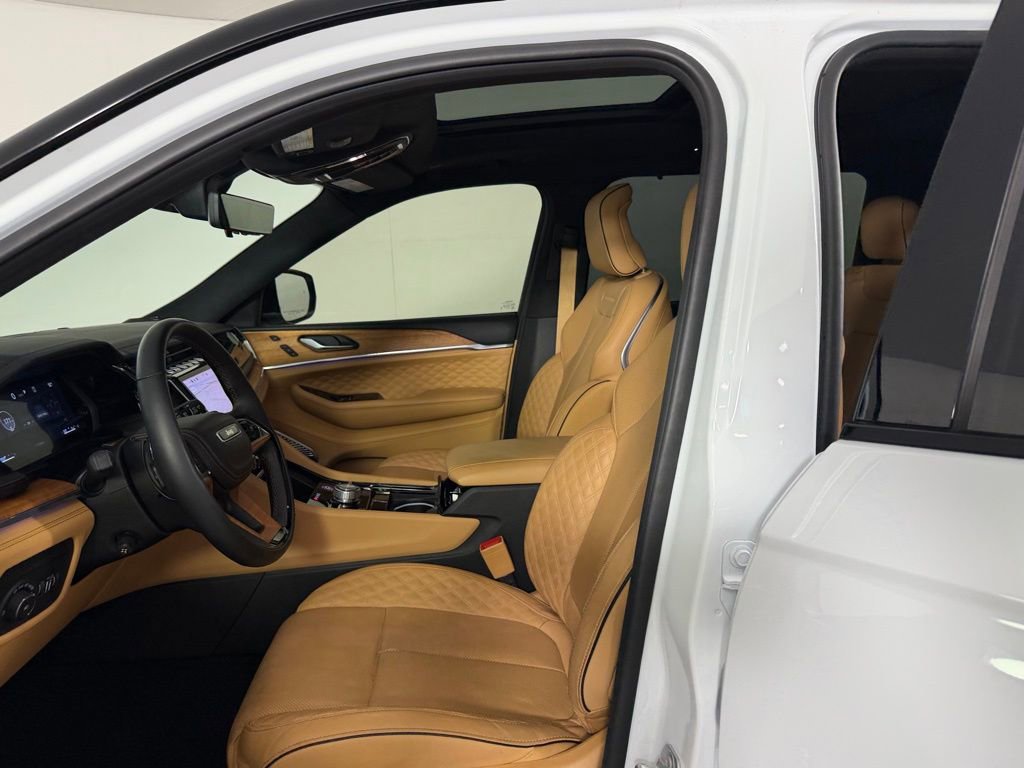 Used 2025 Jeep Grand Cherokee L Summit AWD/4WD image 22