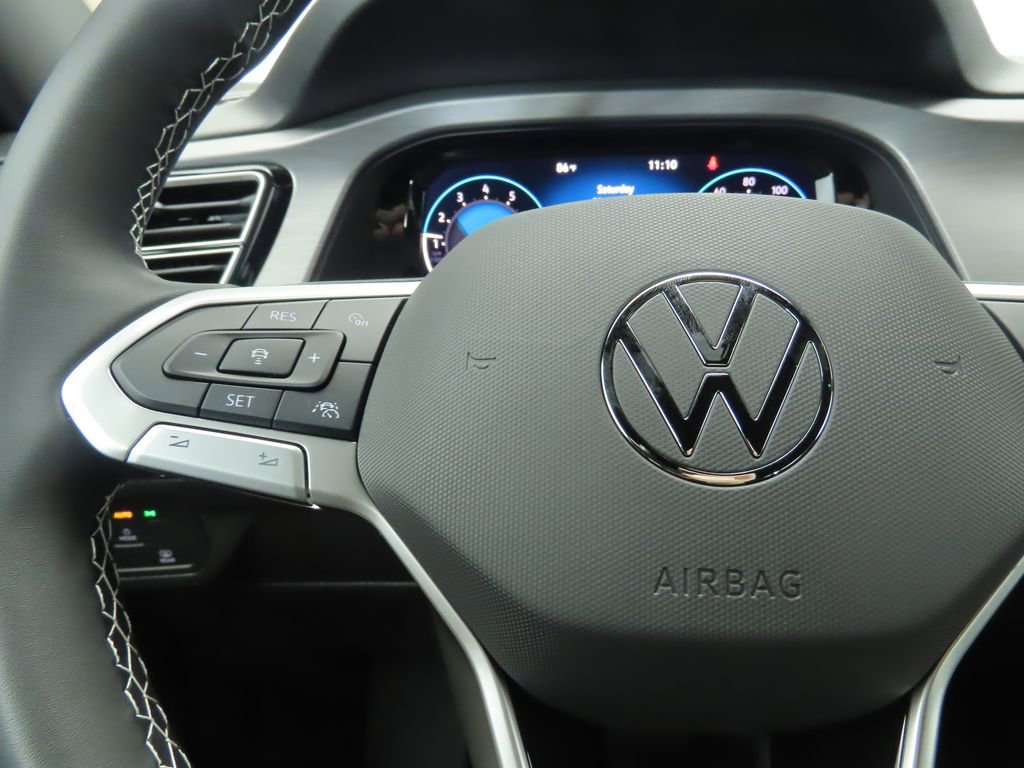 Used 2025 Volkswagen Atlas Cross Sport SE image 11