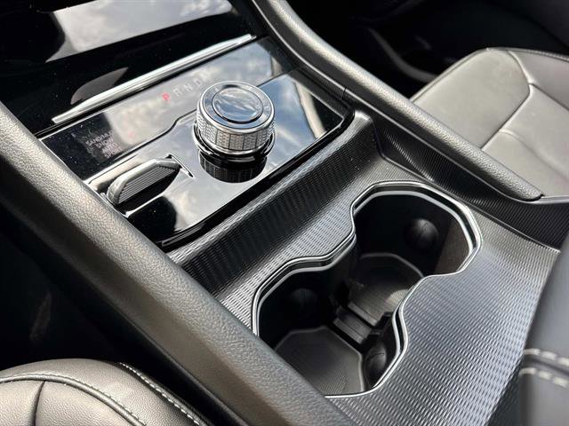 New 2025 Jeep Grand Cherokee Limited w/ Black Appearance Package image 10