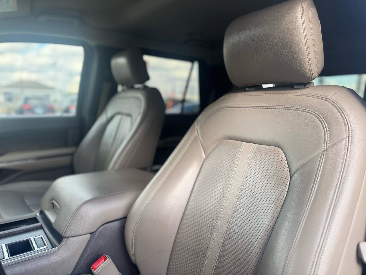 Used 2020 Ford Expedition Limited image 38