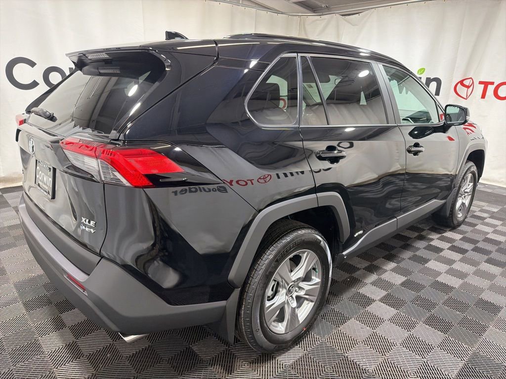 Used 2025 Toyota RAV4 XLE image 7