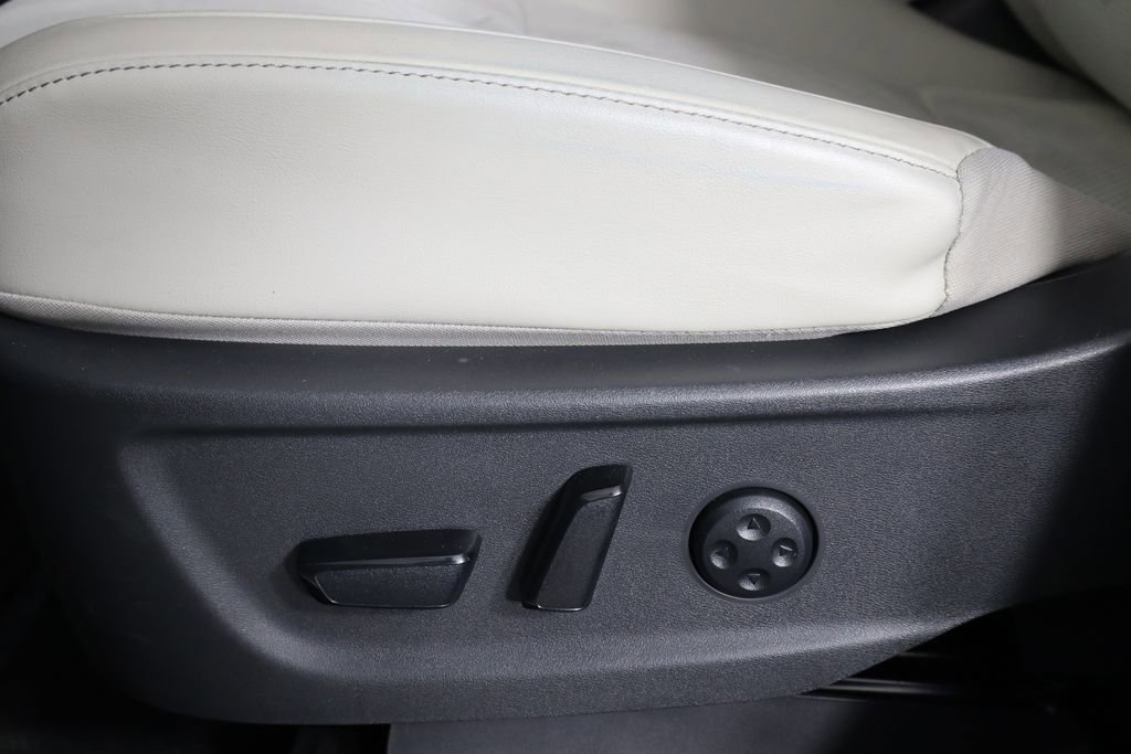 Used 2023 Nissan Ariya FWD image 24