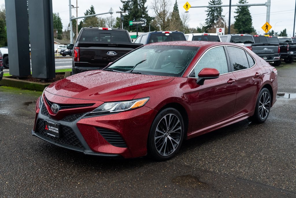Used 2018 Toyota Camry SE image 3