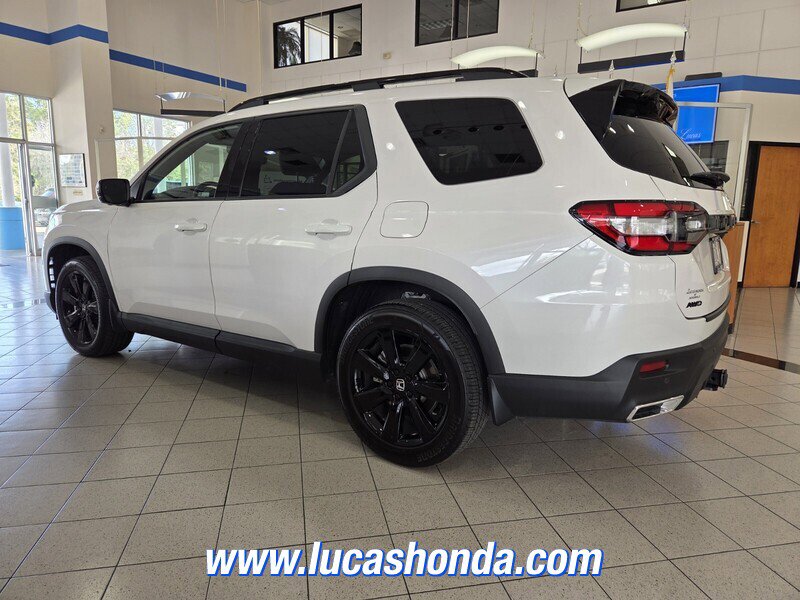 Used 2025 Honda Pilot Black Edition image 6