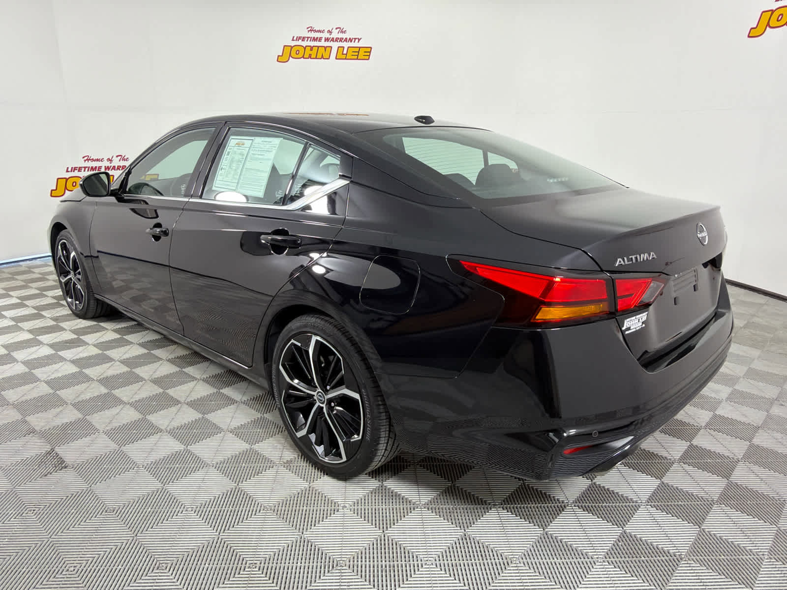 Used 2025 Nissan Altima 2.5 SR image 3