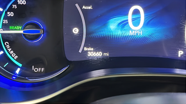 Used 2023 Chrysler Pacifica Pinnacle FWD image 11