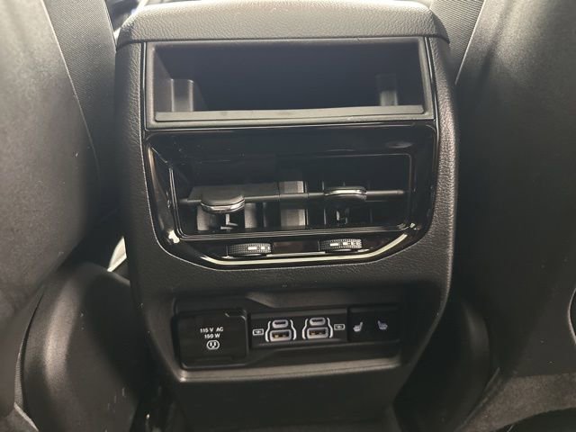 Used 2025 Jeep Grand Cherokee Limited w/ Black Appearance Package image 31