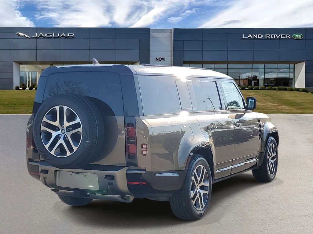 Used 2025 Land Rover Defender 130 X-Dynamic SE AWD/4WD image 3