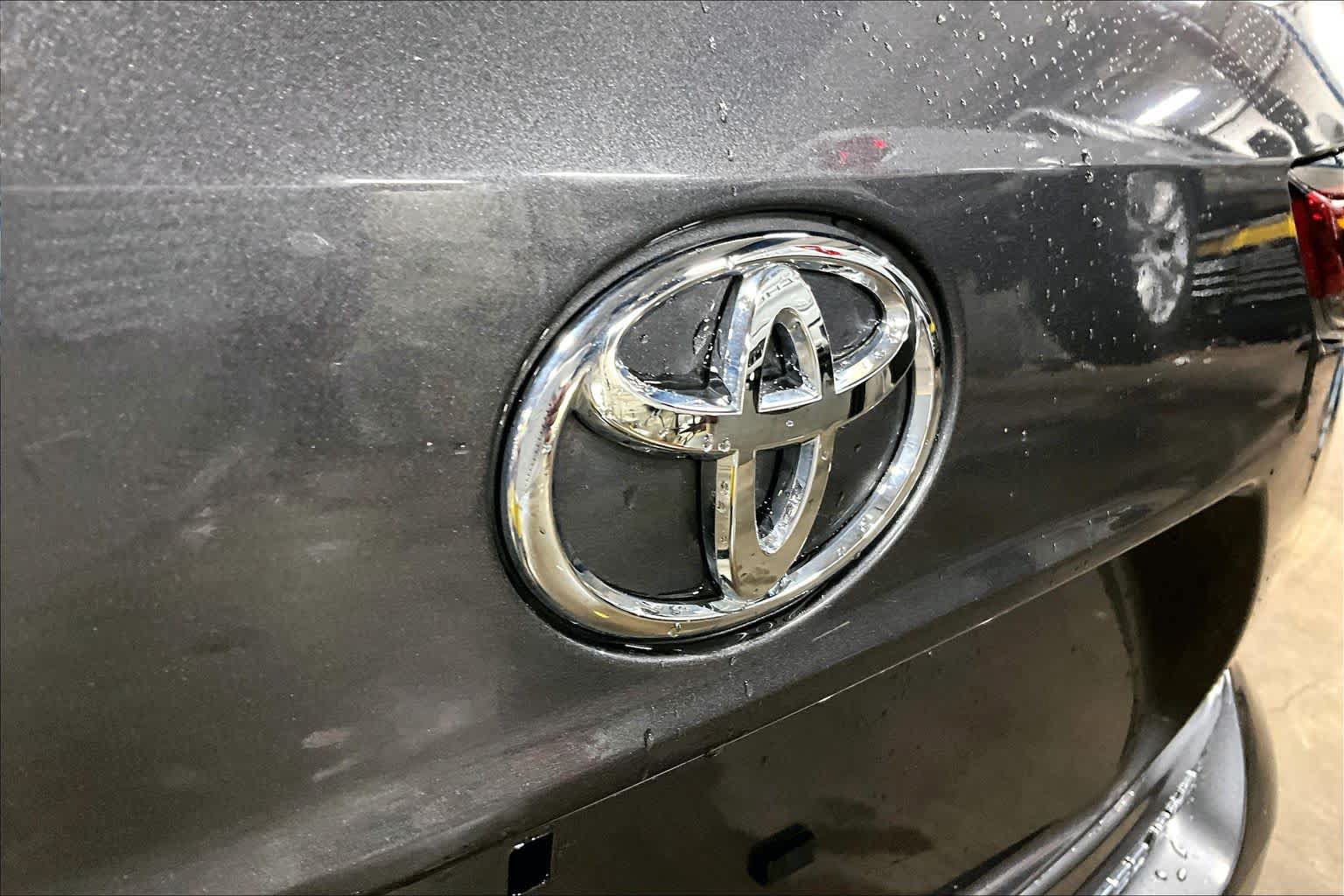 Used 2024 Toyota Highlander Limited AWD/4WD image 30