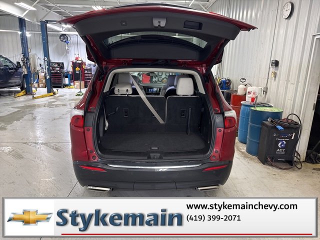 Used 2023 Buick Enclave Essence image 11