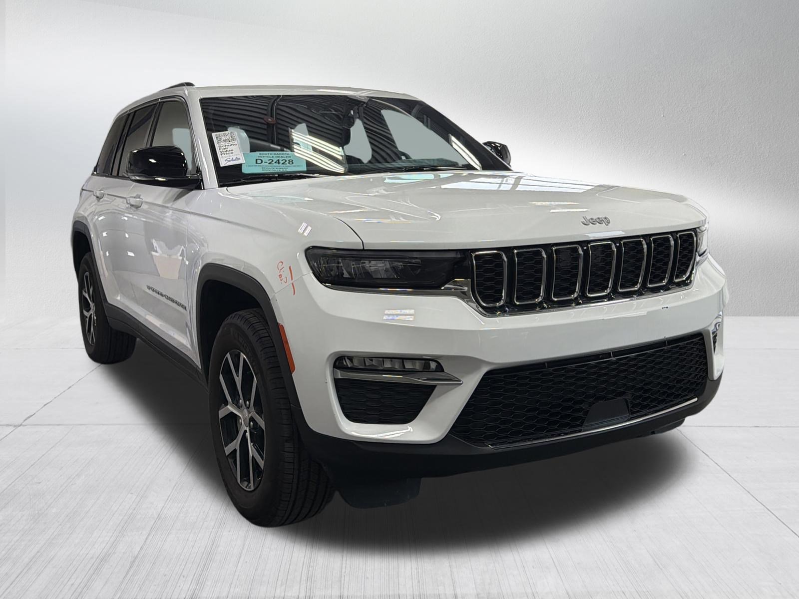 Used 2024 Jeep Grand Cherokee Limited AWD/4WD image 2
