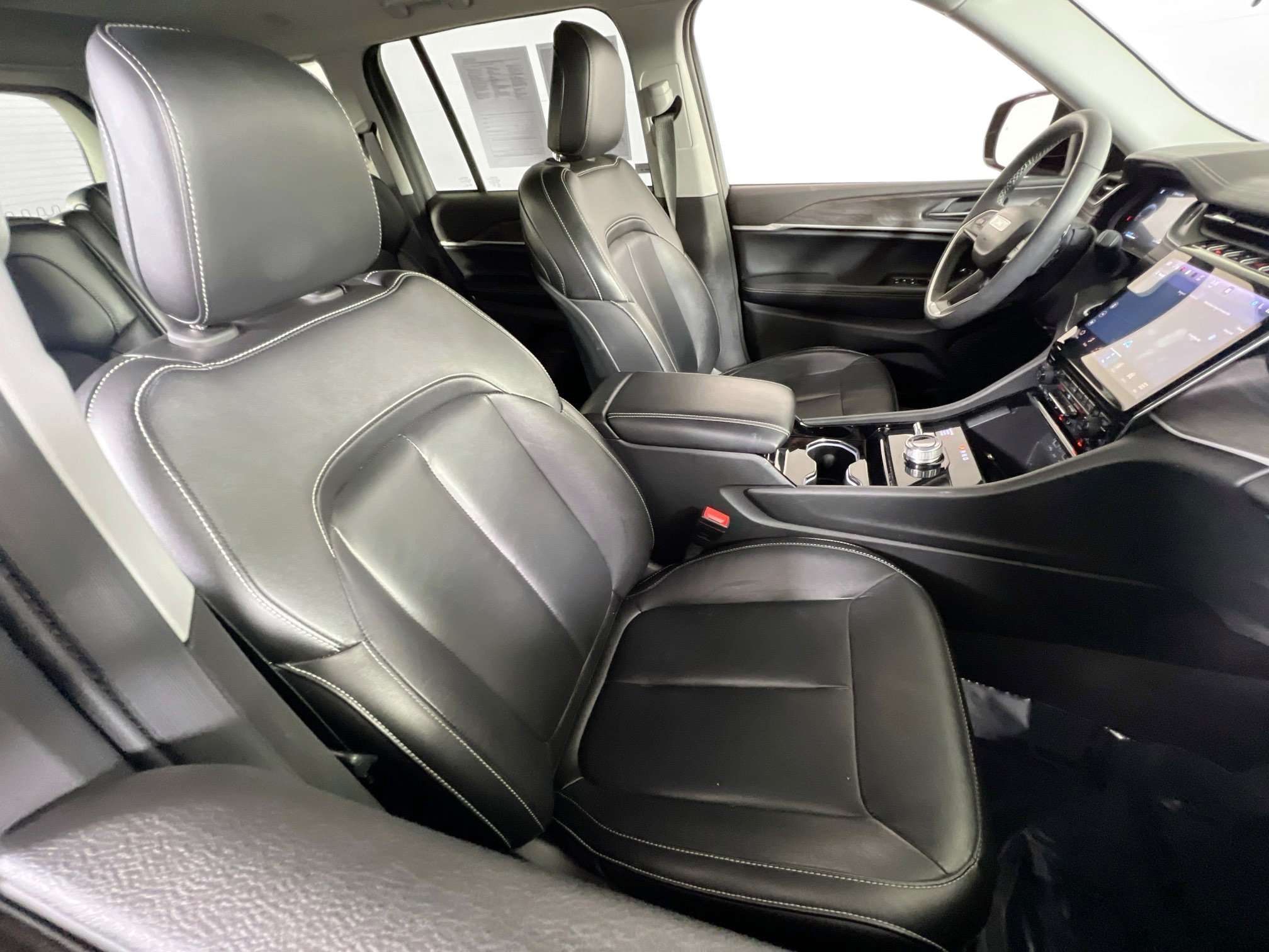 Used 2023 Jeep Grand Cherokee Limited image 25