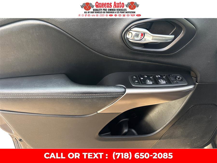 Used 2019 Jeep Cherokee Latitude Plus w/ Cold Weather Group image 22