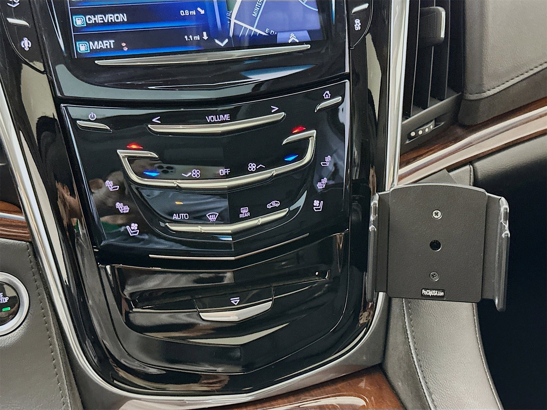 Used 2015 Cadillac Escalade Luxury image 17