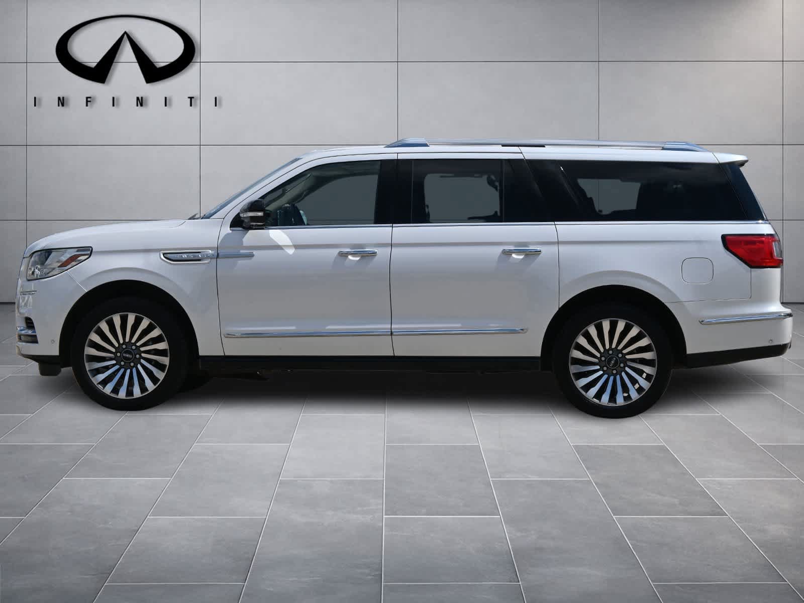 Used 2018 Lincoln Navigator L Reserve w/ Technology Package AWD/4WD image 4