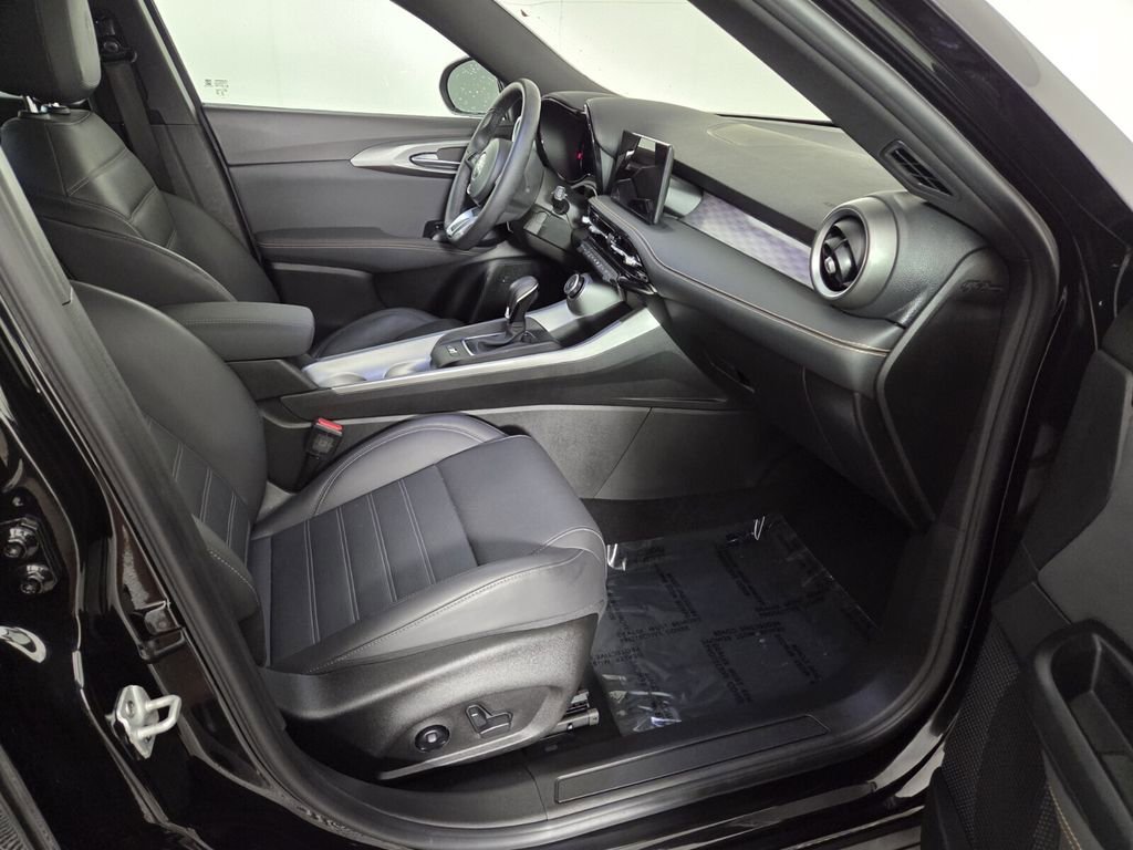Used 2025 Alfa Romeo Tonale w/ Premium Package AWD/4WD image 26