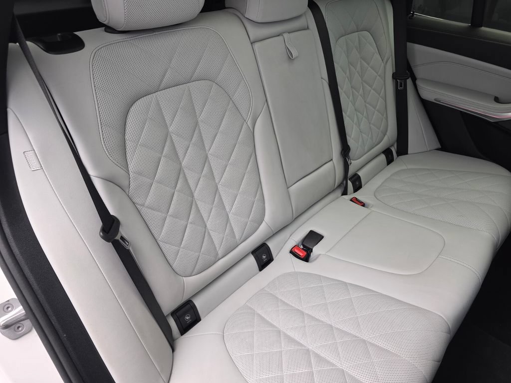 Certified 2024 BMW X5 xDrive40i w/ Premium Package AWD/4WD image 26