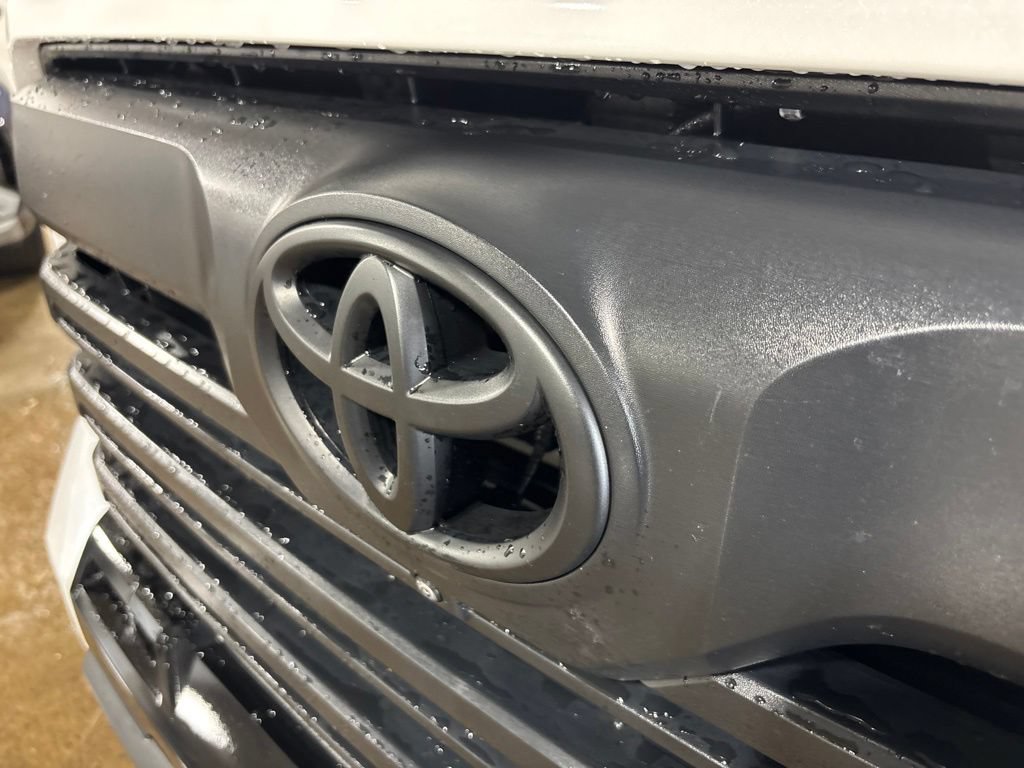 Used 2024 Toyota Tundra Limited AWD/4WD image 9