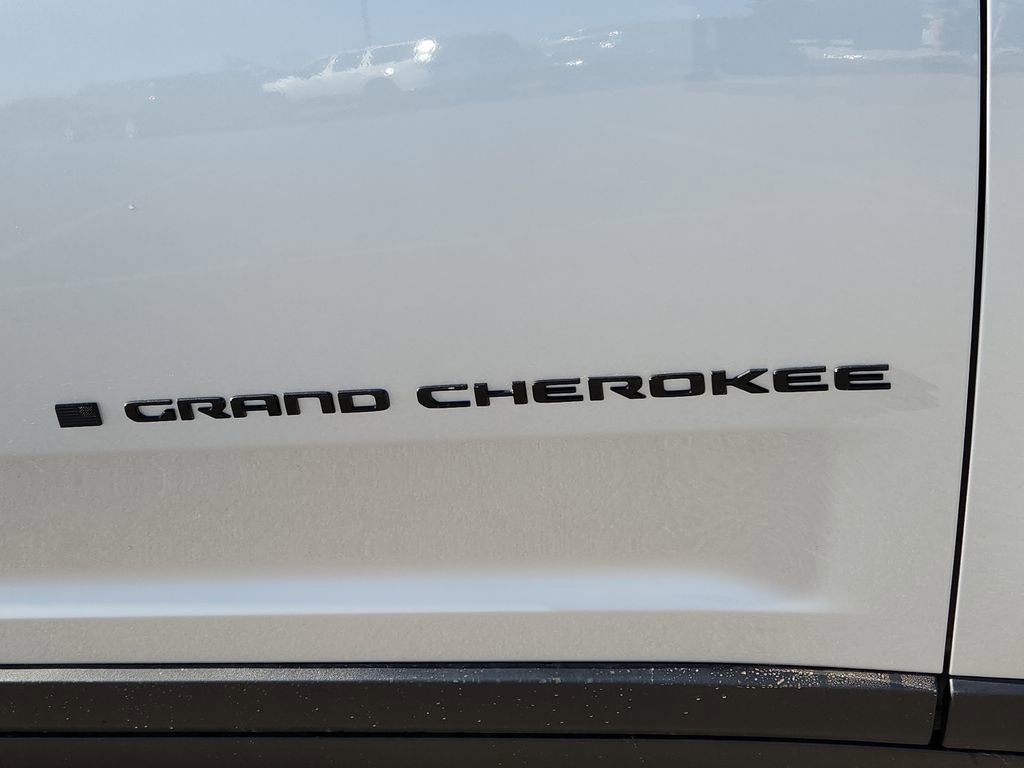 New 2026 Jeep Grand Cherokee L Laredo image 9