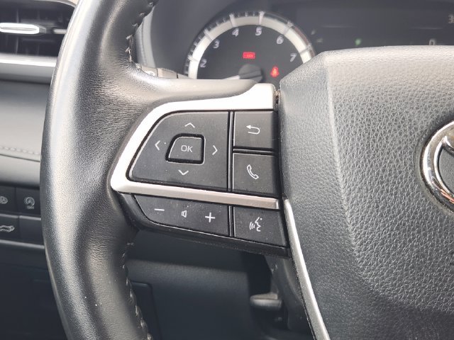 Used 2023 Toyota Highlander LE FWD image 24