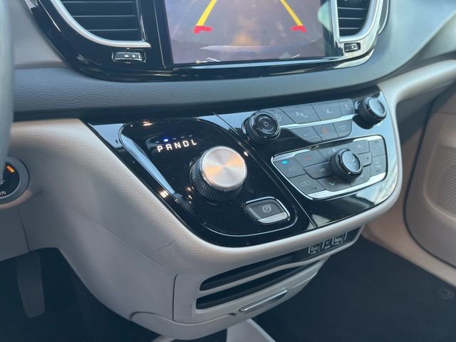 Used 2023 Chrysler Pacifica Touring-L image 28