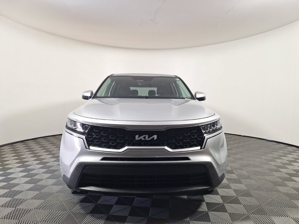 Used 2022 Kia Sorento LX FWD image 2