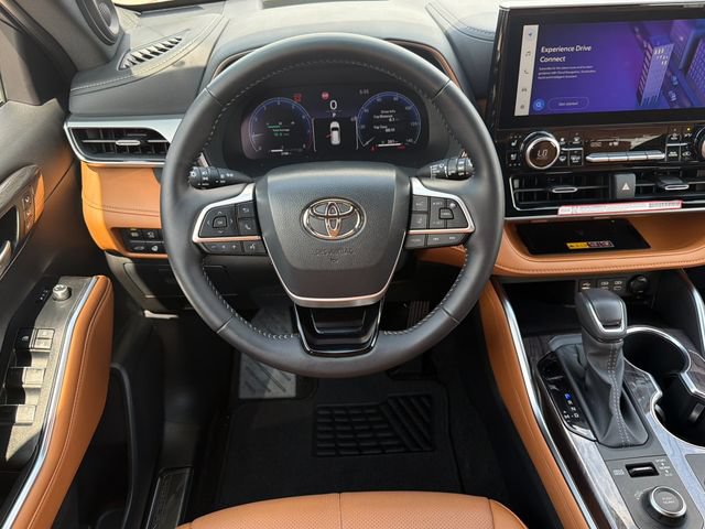 Used 2026 Toyota Highlander Platinum AWD/4WD image 15