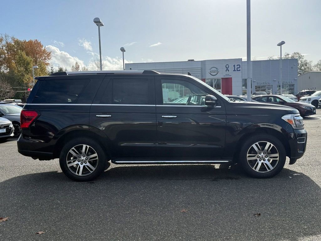 Used 2022 Ford Expedition Limited image 8