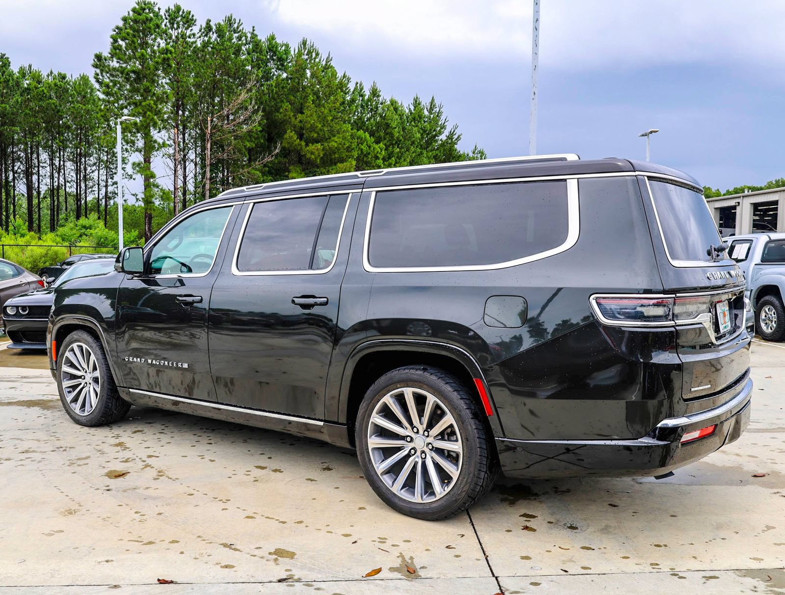 Used 2023 Jeep Grand Wagoneer L Series II AWD/4WD image 4