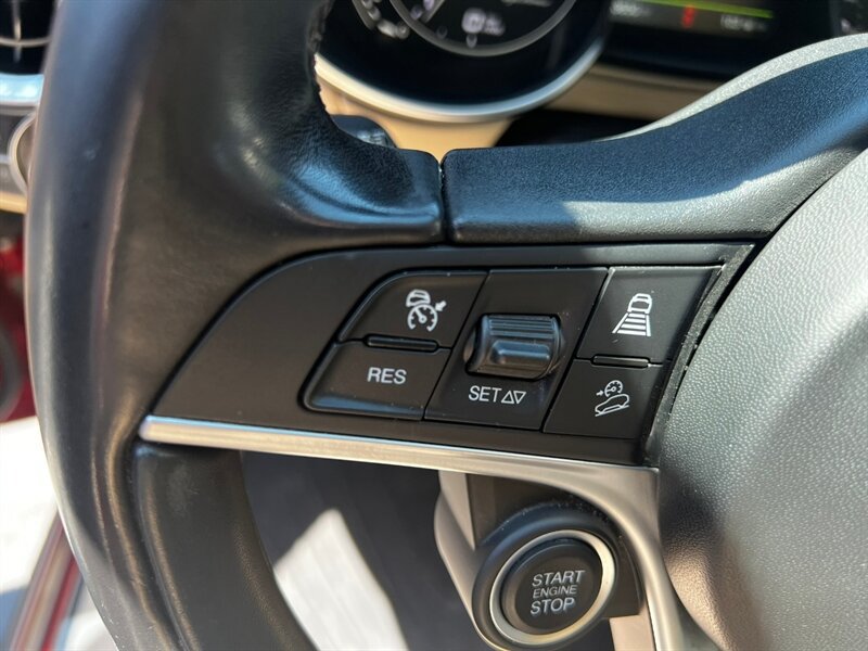 Used 2018 Alfa Romeo Stelvio Ti Lusso AWD/4WD image 32