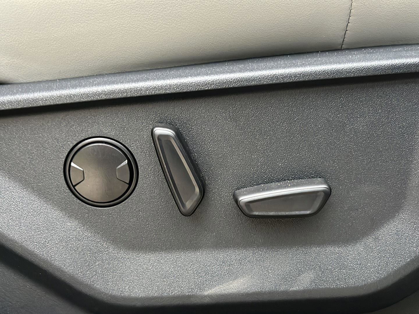 Used 2025 Ford Expedition Active AWD/4WD image 27
