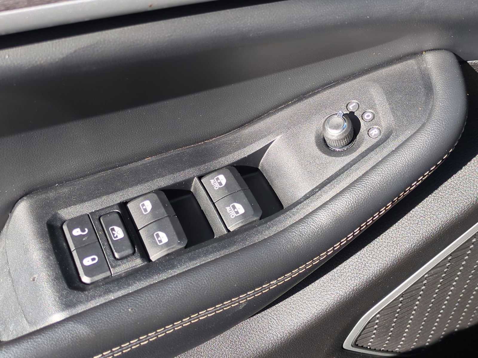 Used 2023 Jeep Grand Cherokee L Limited w/ Luxury Tech Group II image 24