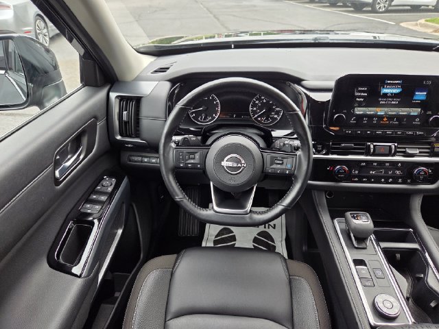 Used 2025 Nissan Pathfinder SL AWD/4WD image 12