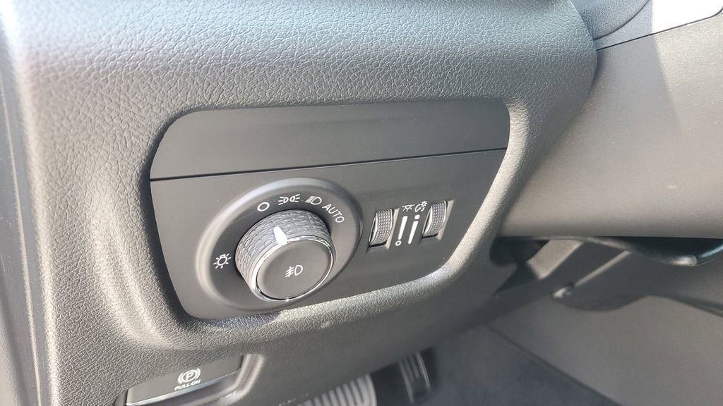 New 2025 Jeep Grand Cherokee L Limited w/ Black Appearance Package image 24