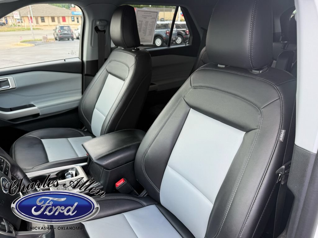 Used 2023 Ford Explorer XLT w/ Equipment Group 202A AWD/4WD image 9