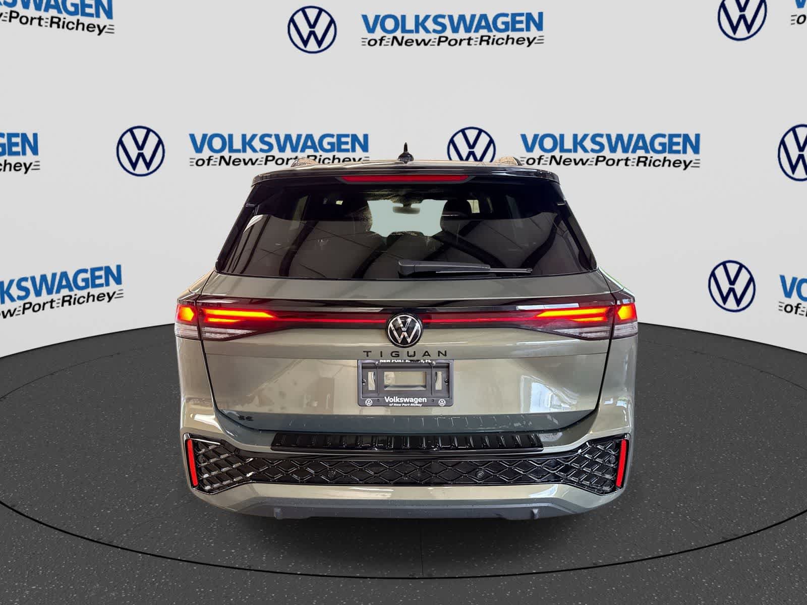 New 2026 Volkswagen Tiguan SE R-Line FWD image 13